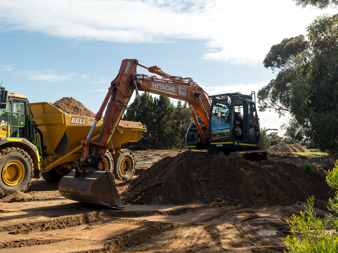Hitachi ZX135USB-7 (17) Hitachi 14 tonne excavator