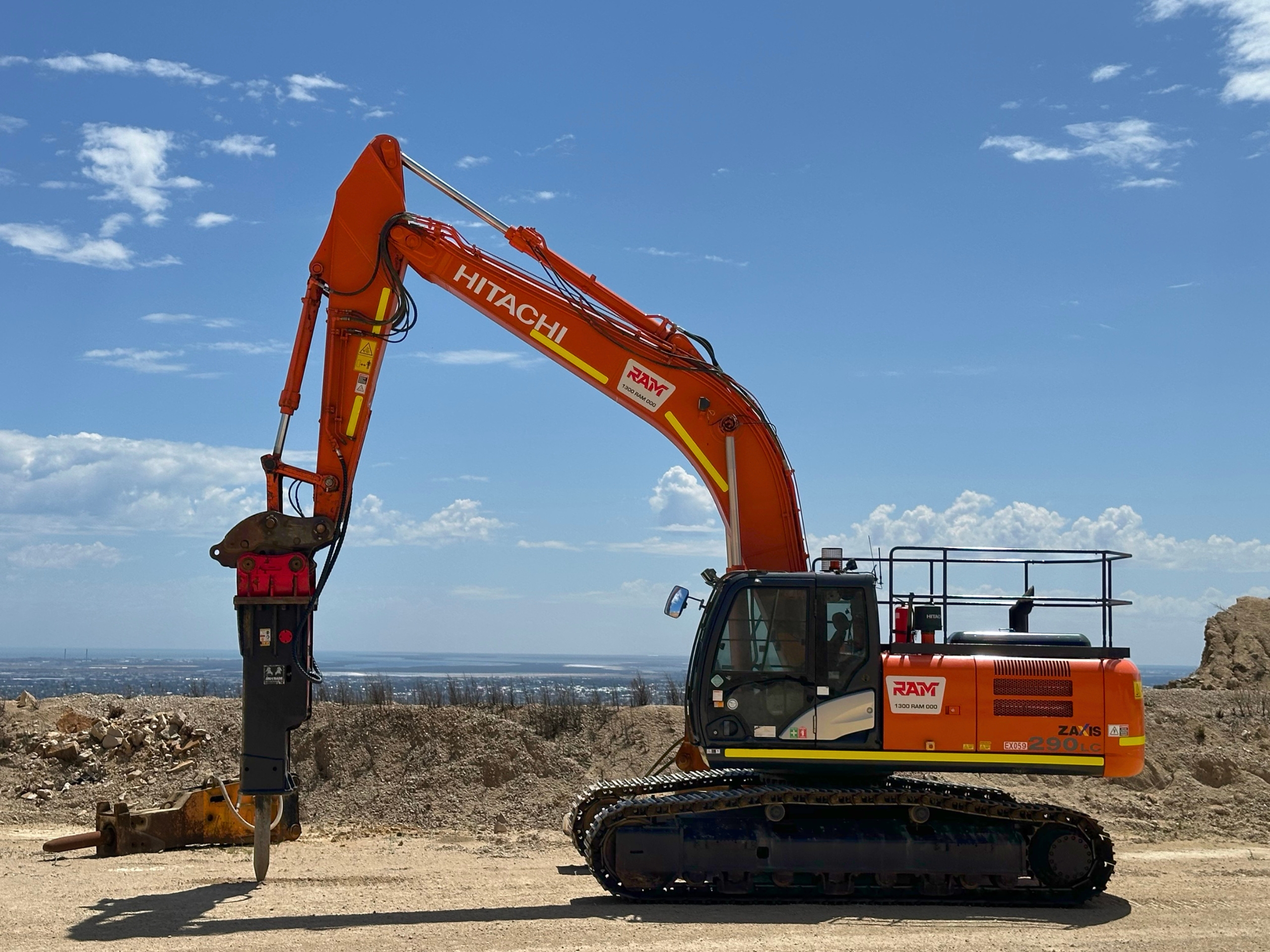 Hitachi 30 tonne Excavator