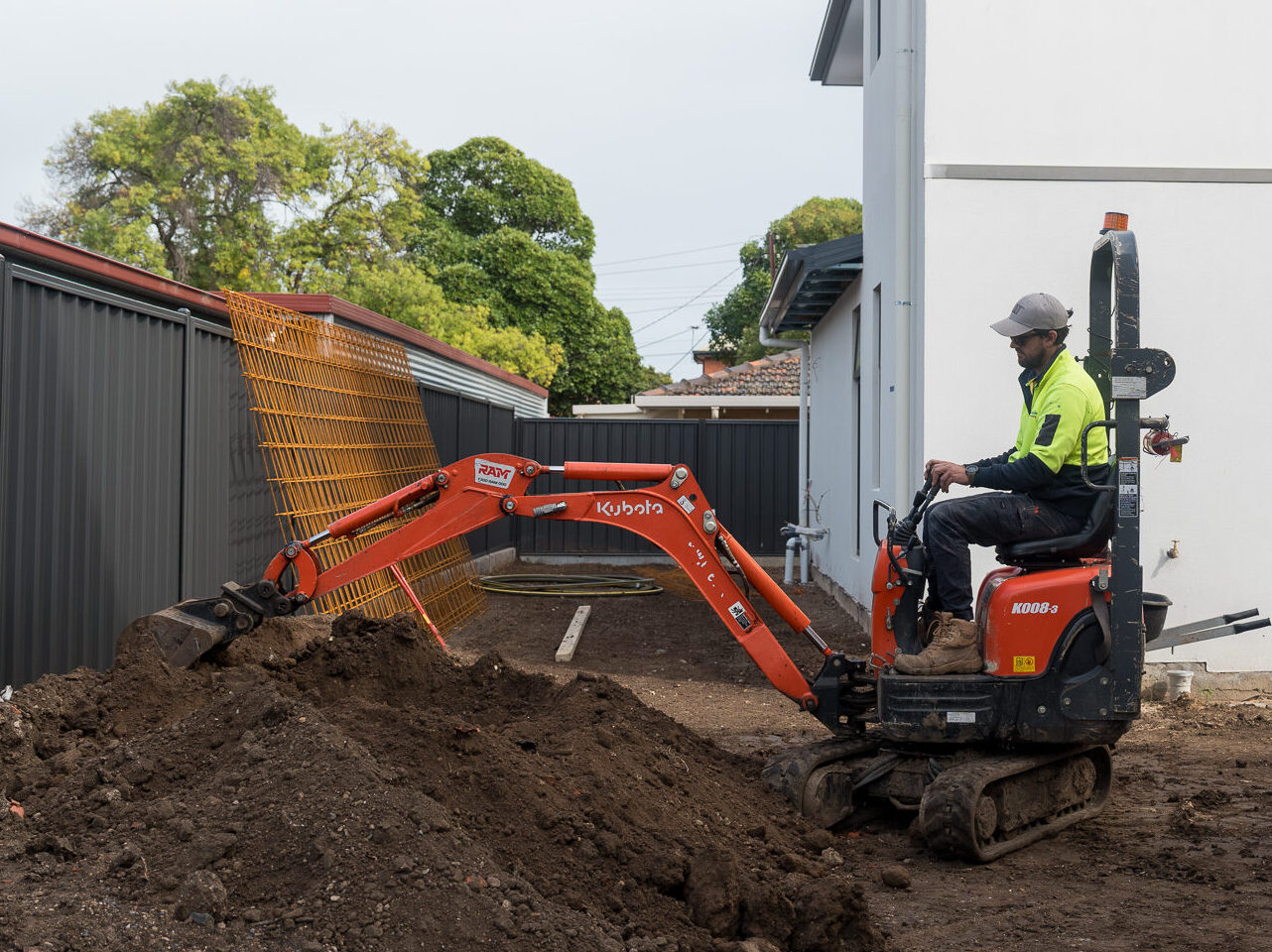 Kubota 0.8 tonne excavator