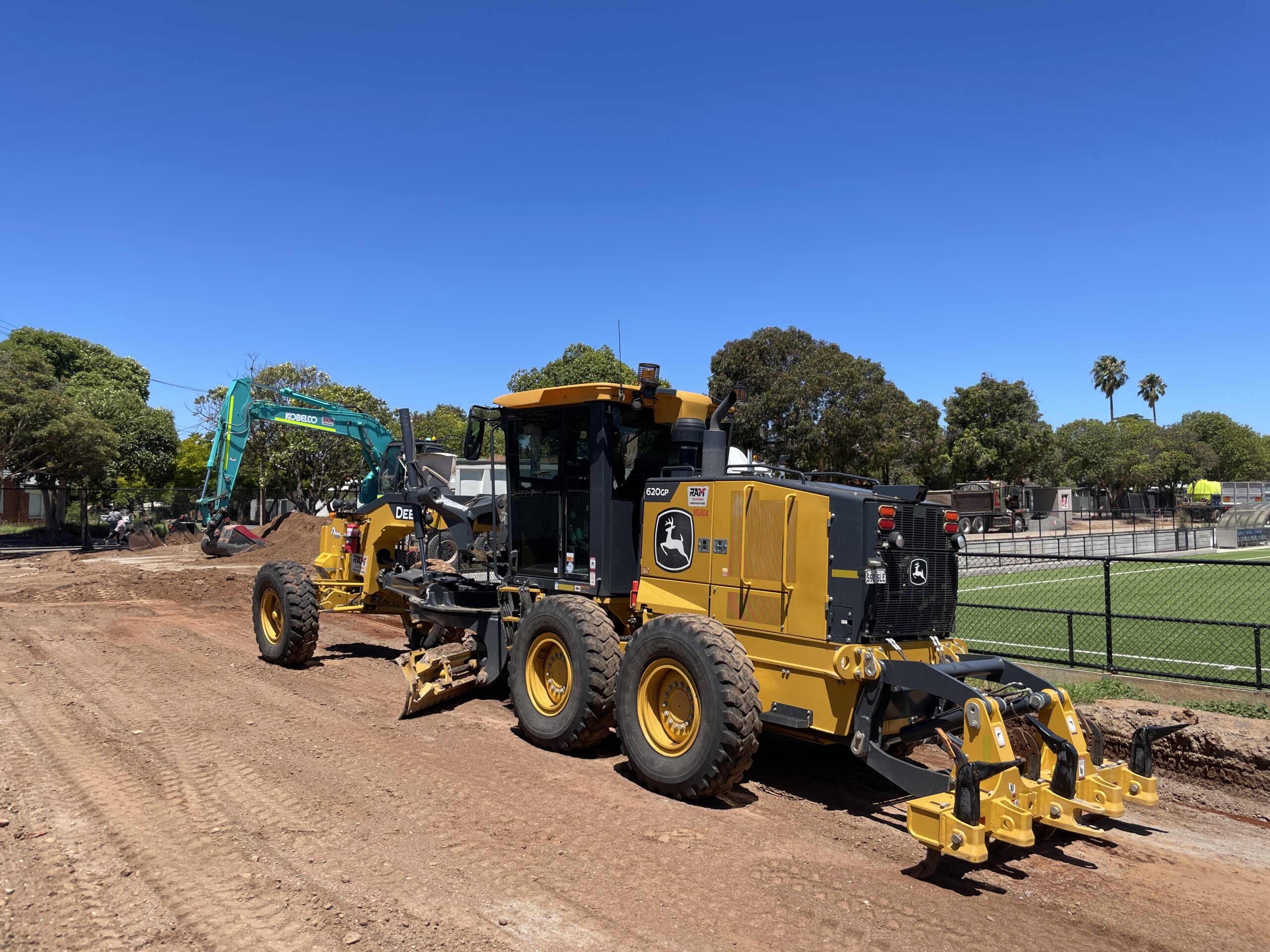 IMG_6980 Deere Grader 620GP (17.5T)