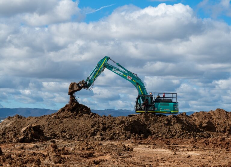 Kobelco Excavator (38T)