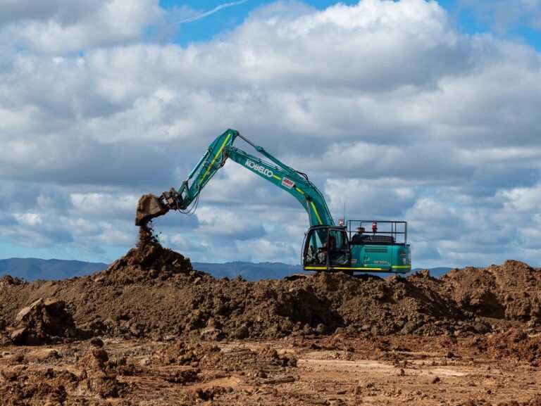 Kobelco Excavator (38T)