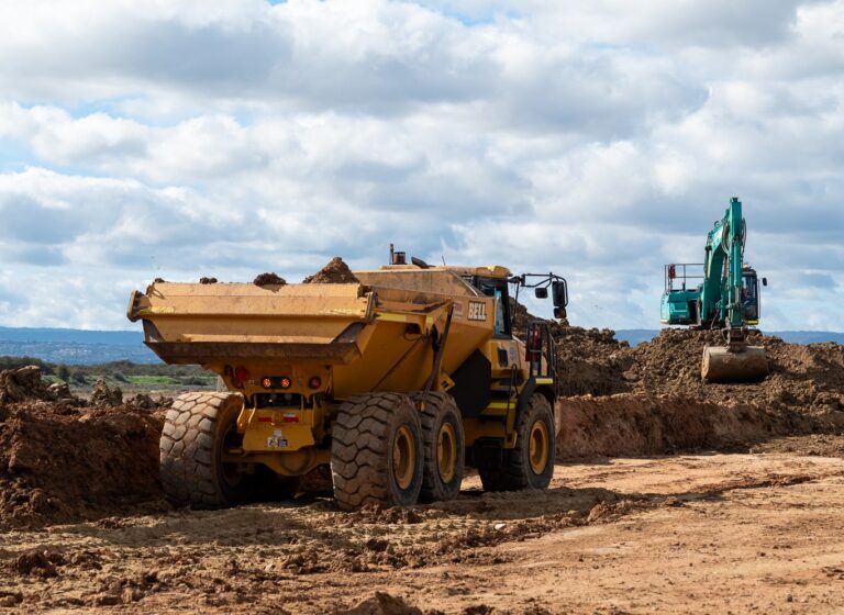 Kobelco Excavator (38T)