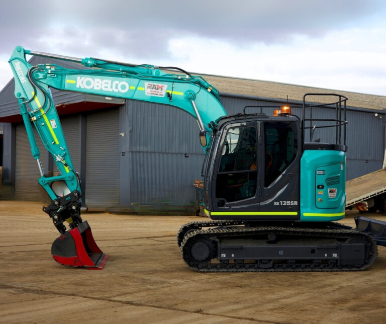 Kobelco Excavator (15T)