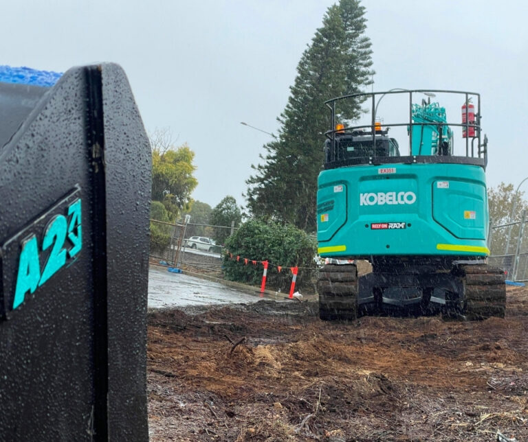 Kobelco Excavator (15T)