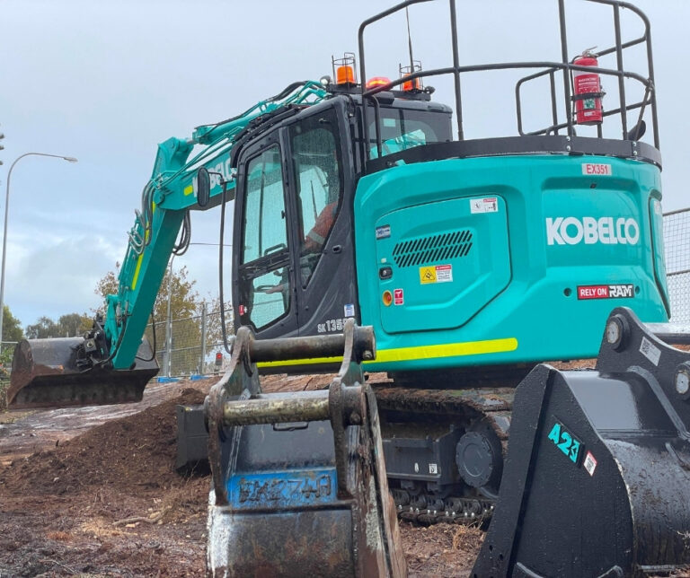 Kobelco Excavator (15T)