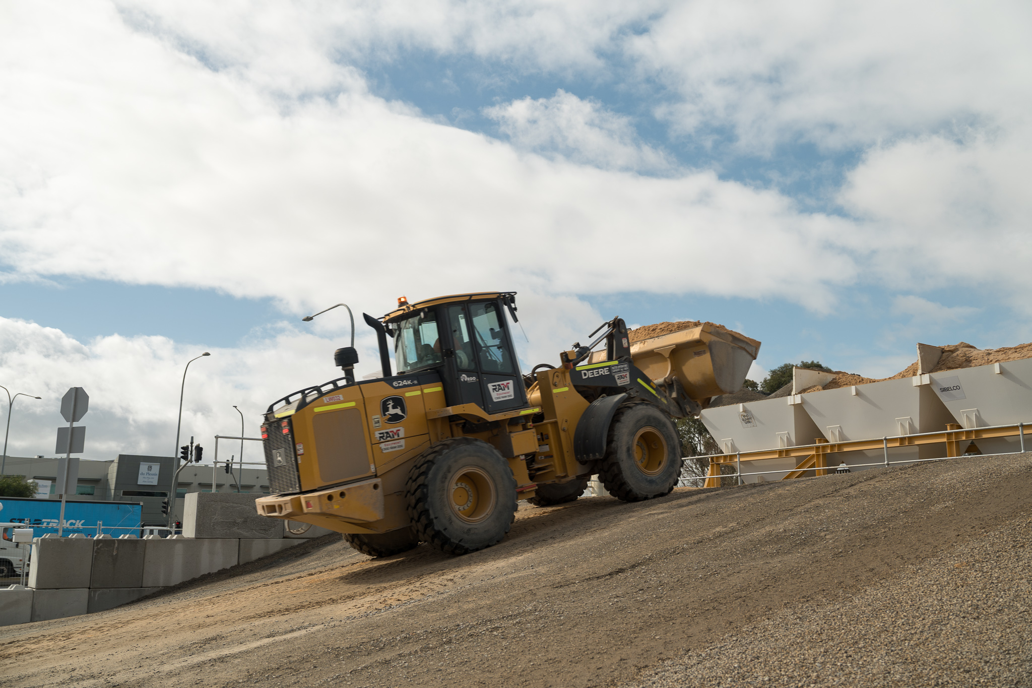 John Deere 624K-II (11) John Deere Wheel Loader (15T)