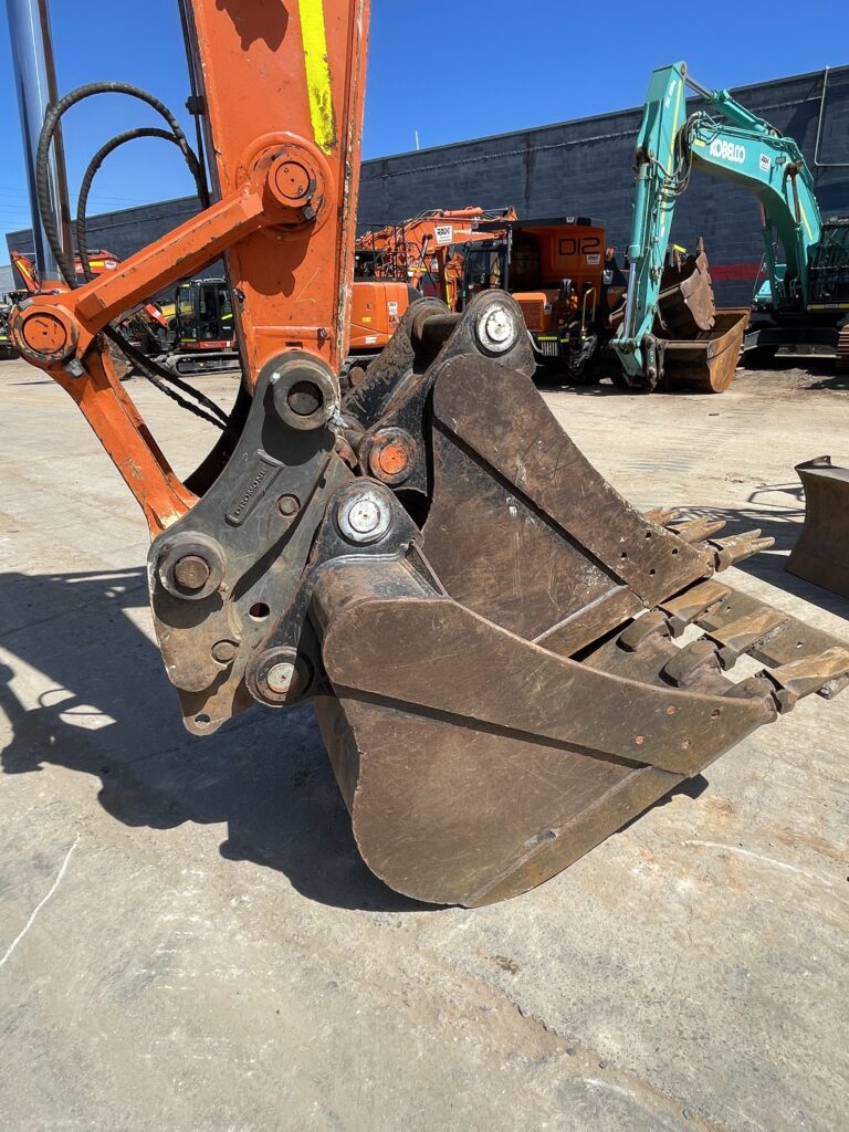 Hitachi ZX225US-5B Excavator (EX067)