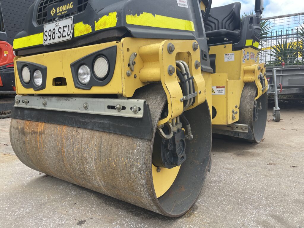 2018 Bomag BW100ADM-5 Roller (CE014)