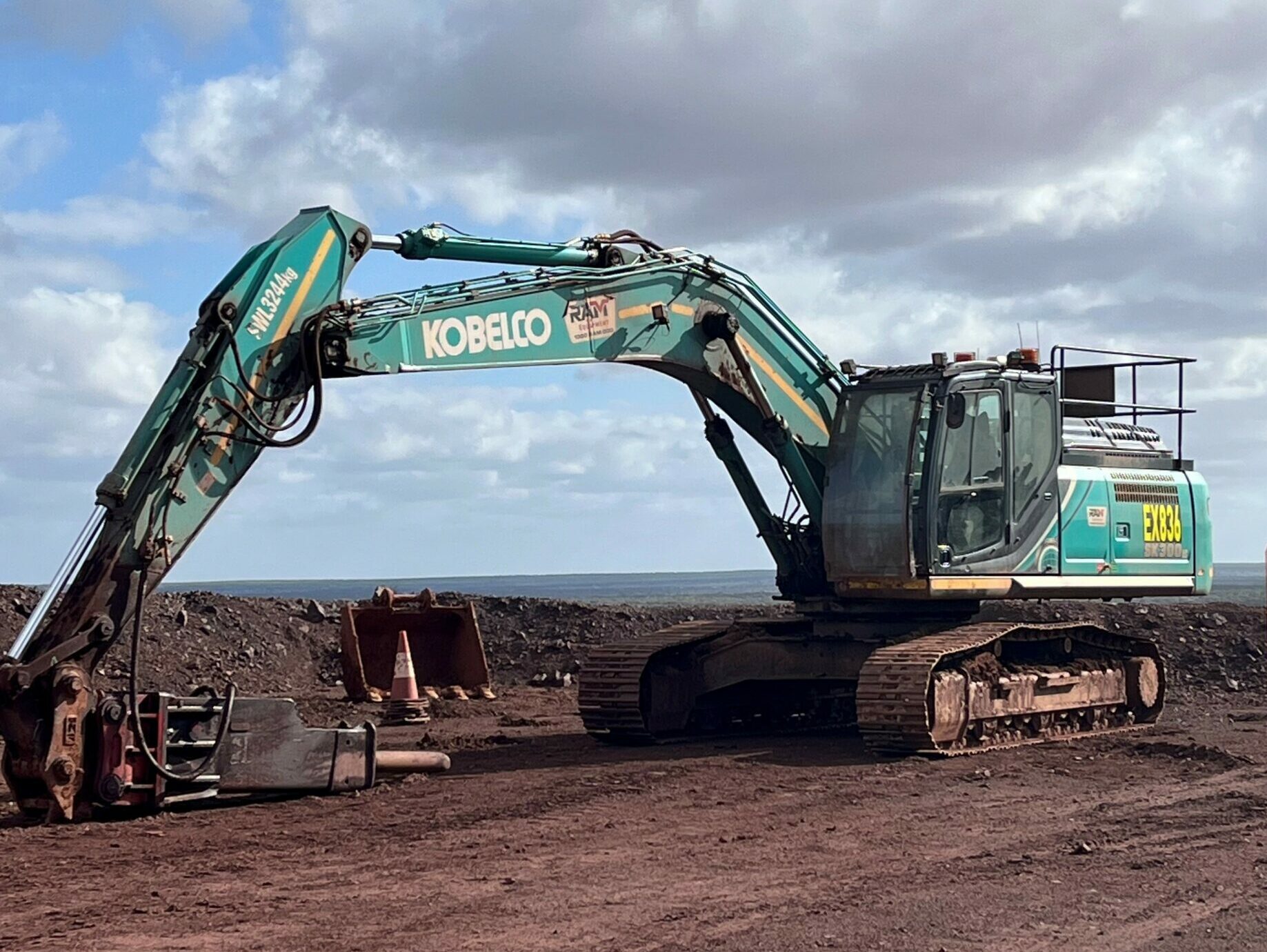 Hire Kobelco 30 Tonne Excavator in Adelaide