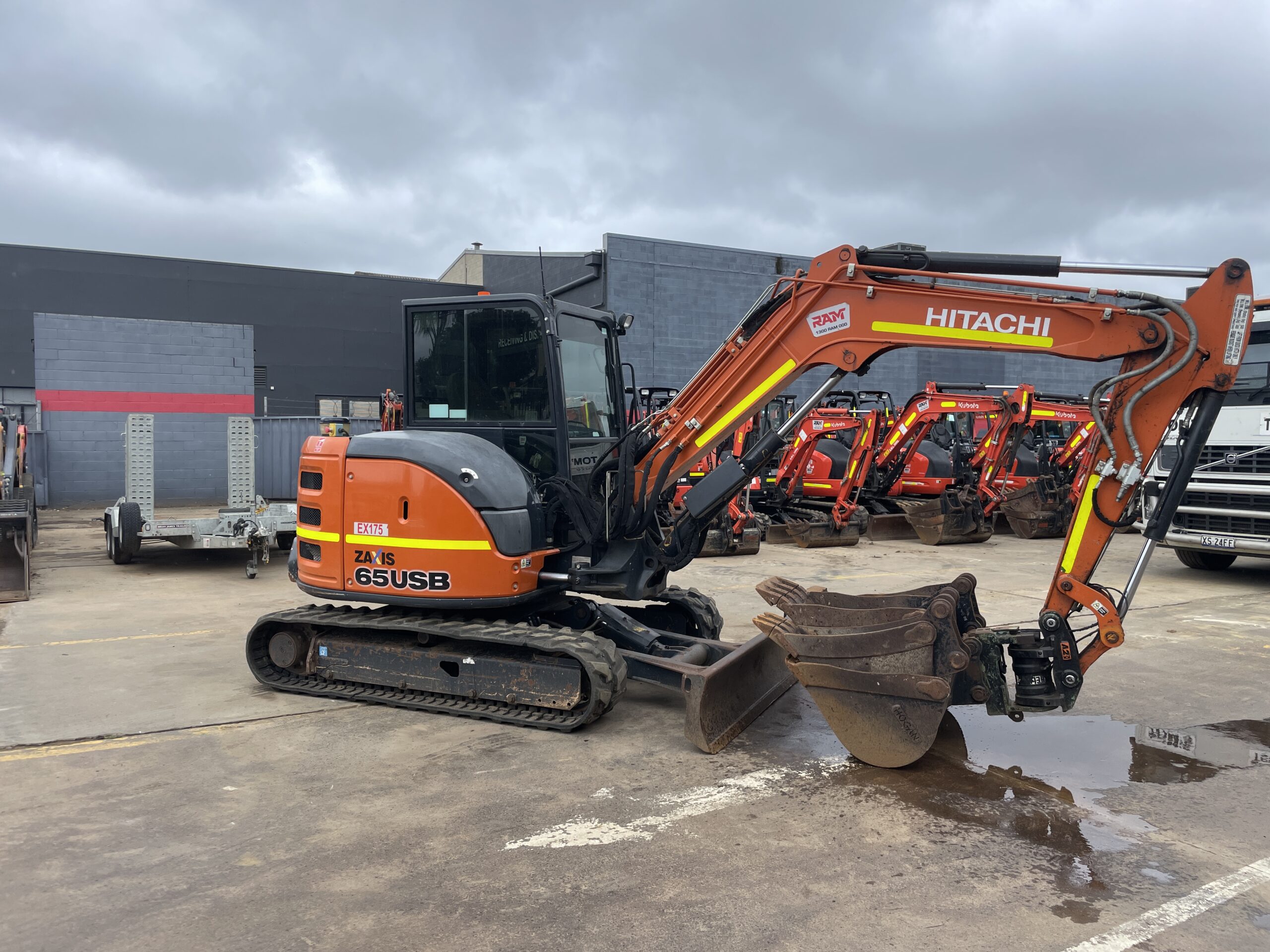 20251026_231349919_iOS 2021 Hitachi ZX65USB-5A Excavator (EX175)