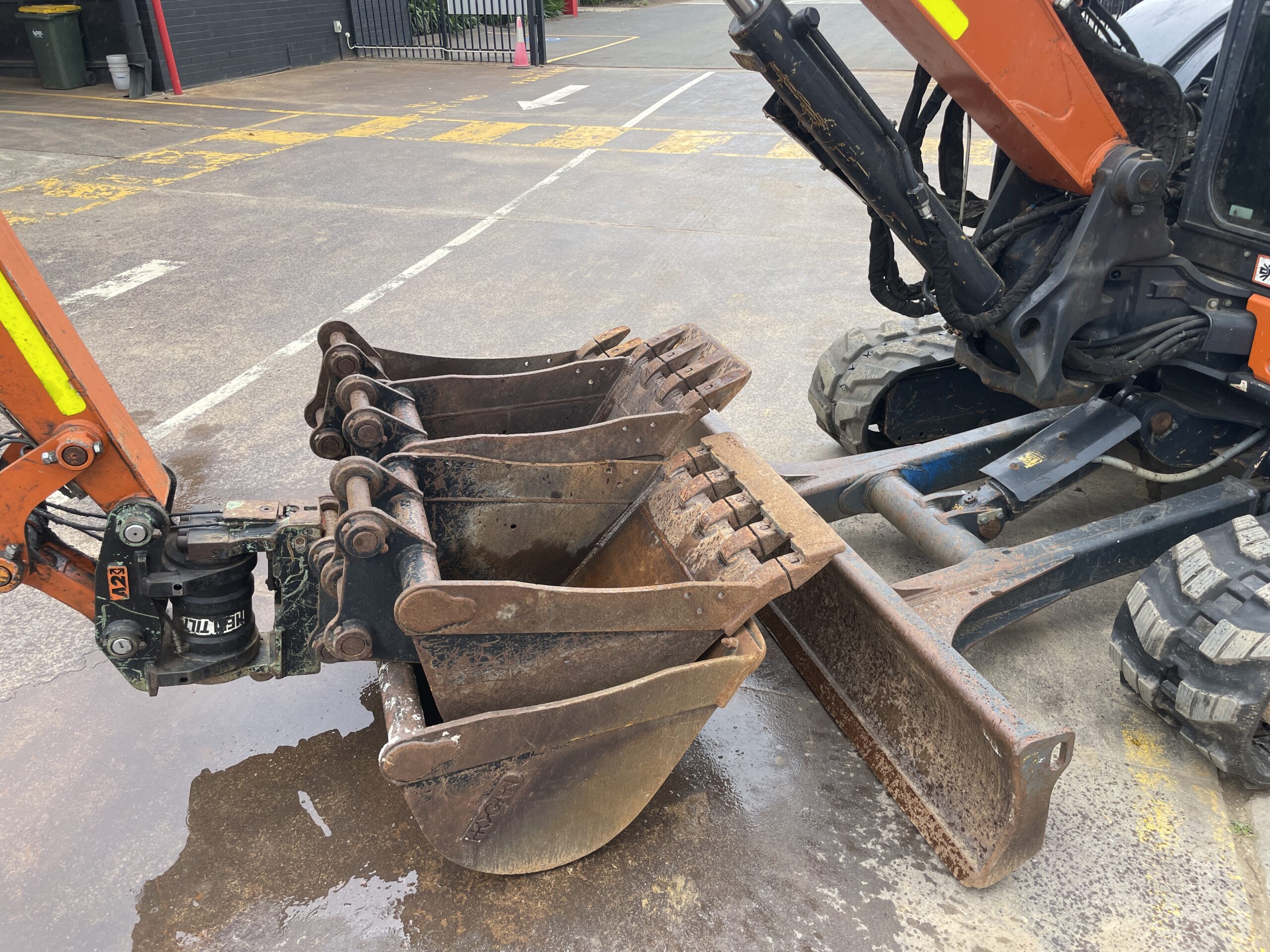 20251026_231426906_iOS 2021 Hitachi ZX65USB-5A Excavator (EX175)