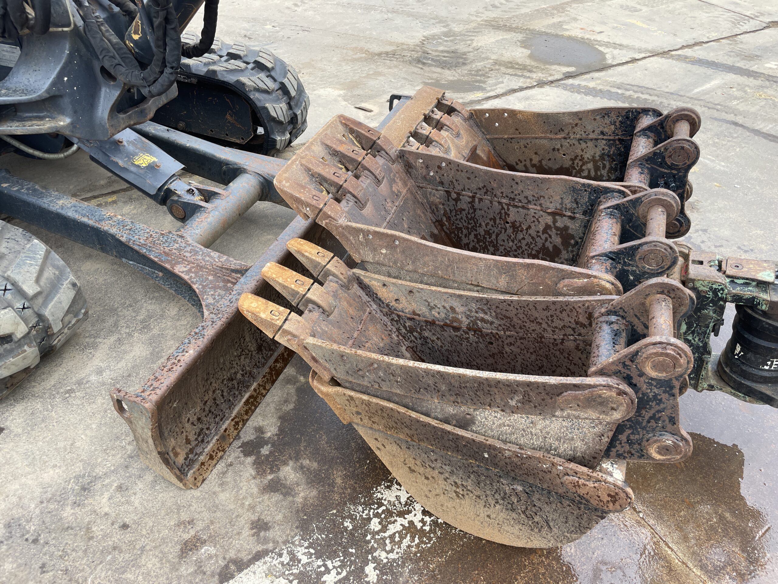 20251026_231741141_iOS 2021 Hitachi ZX65USB-5A Excavator (EX175)