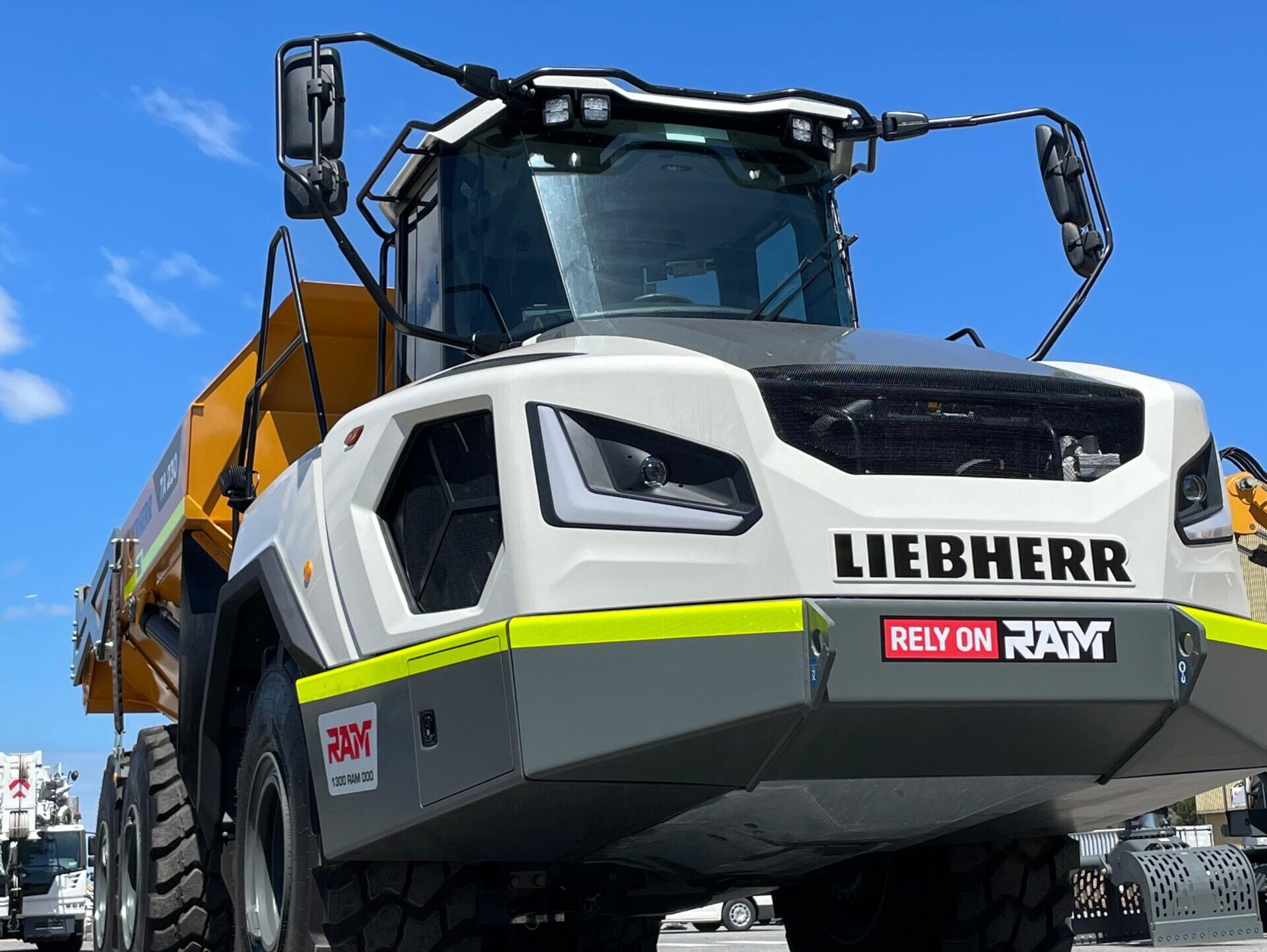 Liebherr TA230 (5) Liebherr ADT (30T)