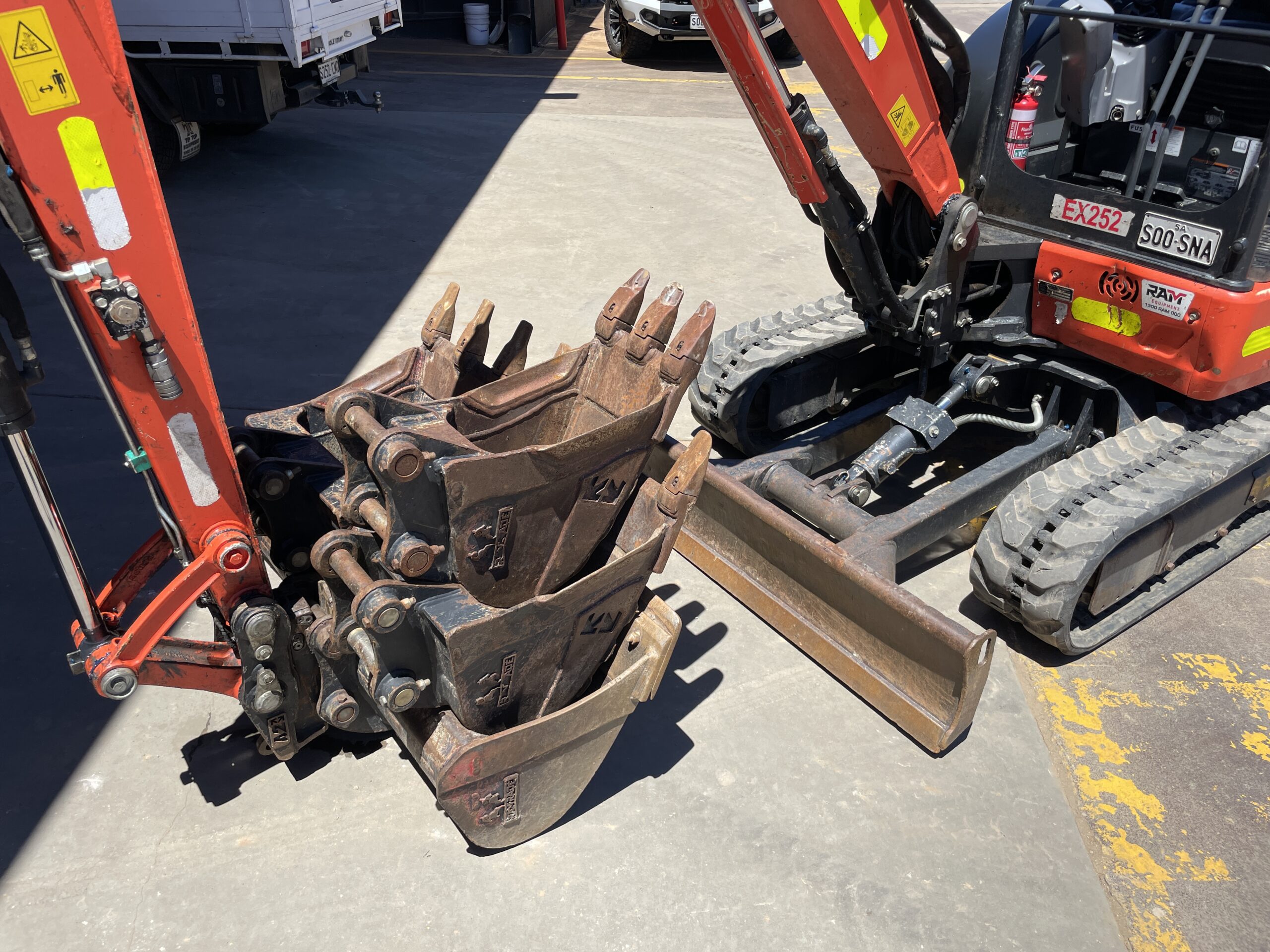 20251112_021716967_iOS 2022 Kubota KX033-4 Excavator (EX252)