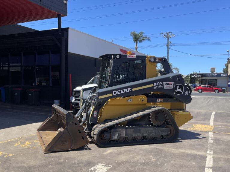 2021 Deere 331G Skid Steer