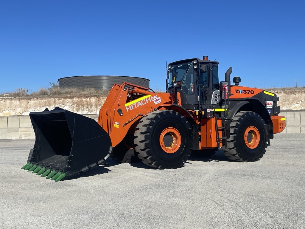 Hitachi ZW370-5 (4) Hitachi 35 tonne wheel loader