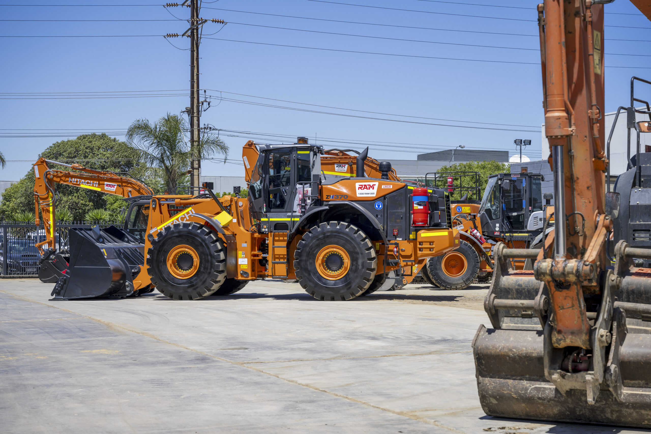Hitachi ZW370 (5) Hitachi 35 tonne wheel loader