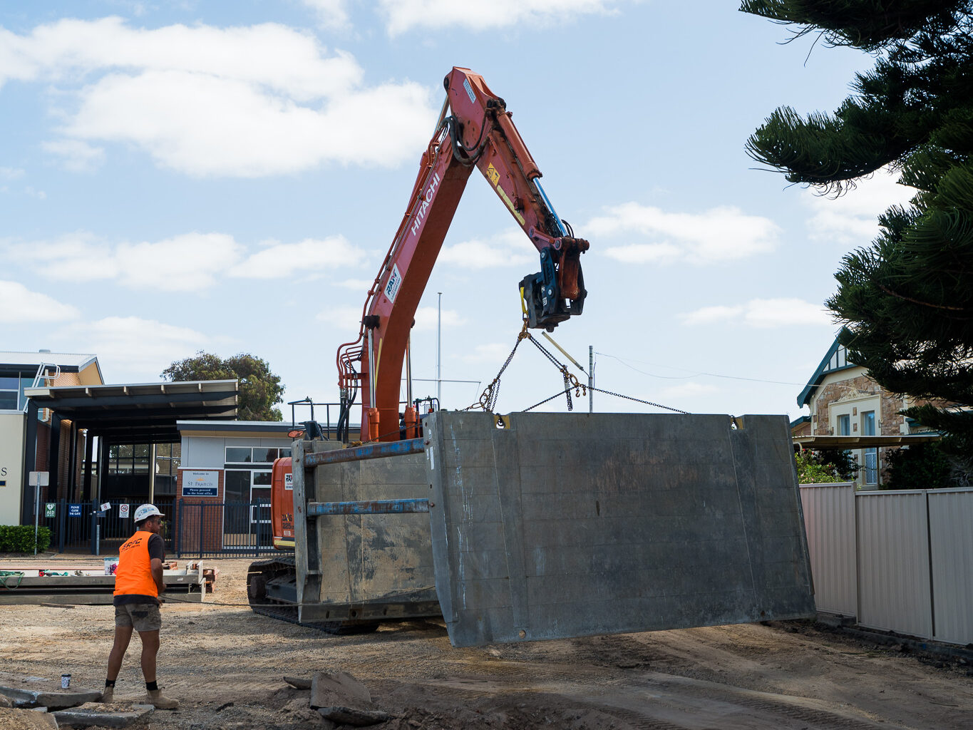 Hitachi ZX135USB-7 (11) Hitachi 14 tonne Excavator