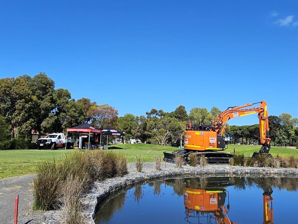 Hitachi ZX135USB-7 (3) Hitachi 14 tonne Excavator