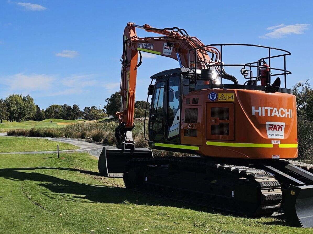Hitachi ZX135USB-7 (7) Hitachi 14 tonne Excavator